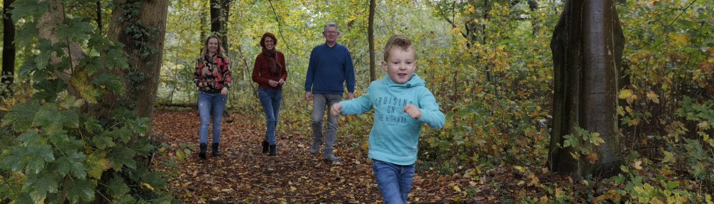 familie in het bos